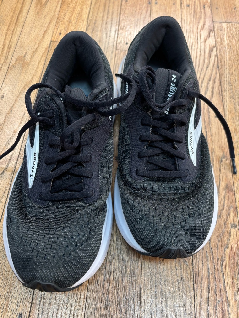 Brooks Women’s 9.5 Adrenaline 24 GTS running shoes